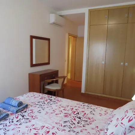 Apartamento T2 Em Condominio Privado Com Piscina - Santa Luzia Apartment